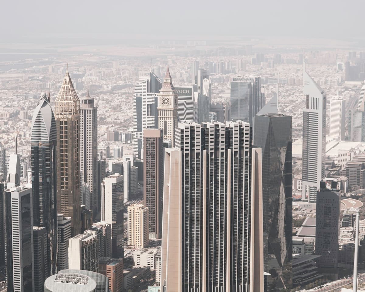 إجراء تحويل بنكي بين البنوك في الإمارات